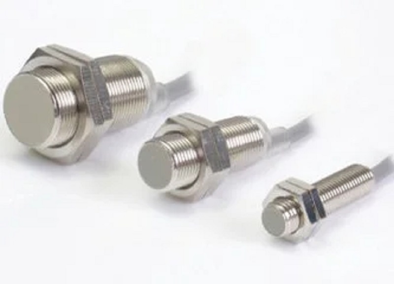 凱基特光電接近開關(guān)ZJL52-N-16-M18-P-O直徑18mm感應(yīng)距離16mm